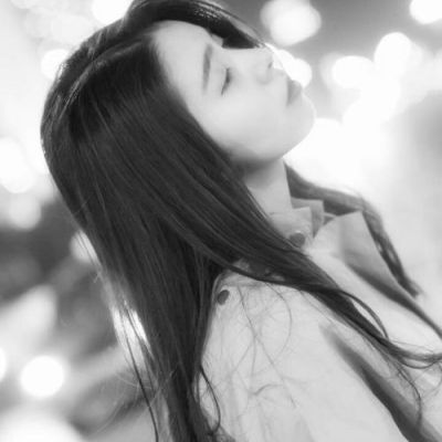 微信头像黑白女生冷酷孤独 爱而不得最心酸了吧