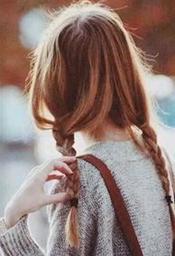 曾经的回忆瞬间苍白无力 伤感女生微信皮肤无水印版