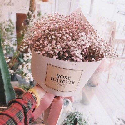 手拿小花束的意境头像唯美好看 今年七夕你会收到好看的花吗