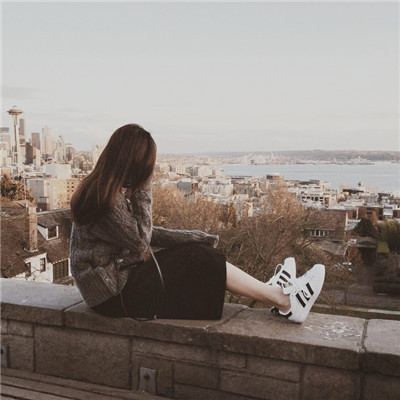 好看的美女微信头像伤感背影 满腹委屈的并不是你一个人