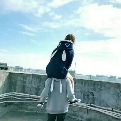 搞怪可爱的情侣头像一人一张2022 你的未来我会奉陪到底