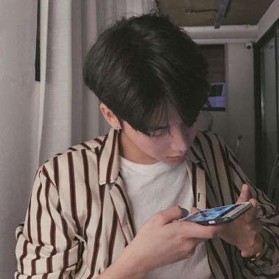 手机控帅气个性男生微博头像高清 我就是好了伤疤忘了疼