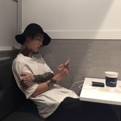 微信头像男生纹身霸气帅哥2022最新 人人都善良却又彼此设防