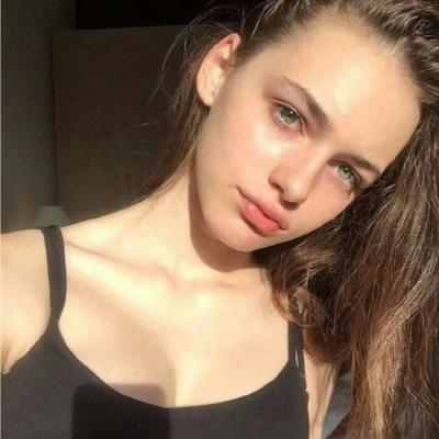 2022最新微信女生头像欧美复古风 珍惜所有的不期而遇