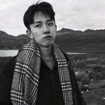 微信黑白男生头像个性酷酷的 我的自作多情把你逗笑了