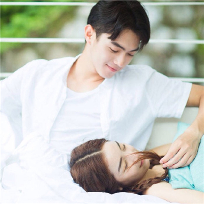 2022非主流唯美浪漫情侣头像 你是我微亮眼眸里的一片光