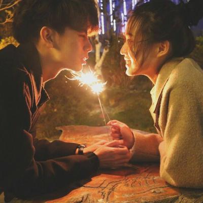 2022微信个性头像情侣一对两张浪漫甜蜜 往事随风爱恨随意