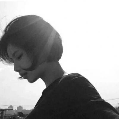 微信精选黑白头像唯美有气质 旧人旧景难免触景伤情