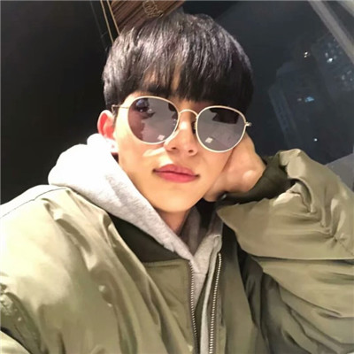 帅气超酷男生头像戴墨镜2022 得到的和想要的对不上号