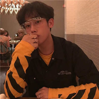 戴眼镜帅哥头像最新2022 厌倦独身可也懒得将就