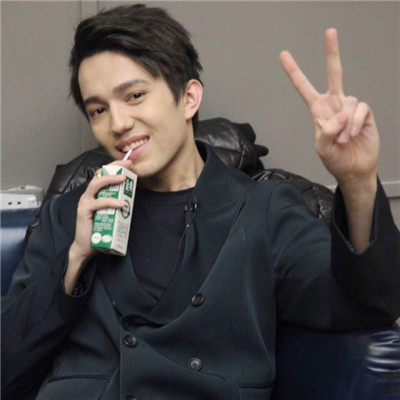 哈萨克斯坦帅哥迪玛希头像高清 进口小哥哥我宣你啊