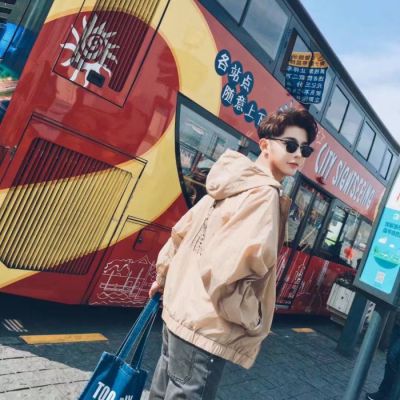 年轻英俊潇洒的男生头像超拽有品位 平胸只是为了离你更近