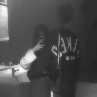 微信情侣黑白头像伤感色调 你才多大为什么总怕来不及