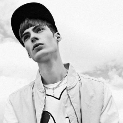 高冷帅气的欧美没男生微信头像 浪够了别回来我不等狗