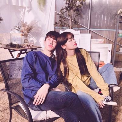 2022微信情侣头像一男一女唯美甜蜜 你执着的等待却不曾离开