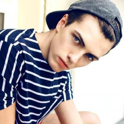 2022欧美男生头像成熟帅气高清图片 深埋于黑暗盛放于阳光