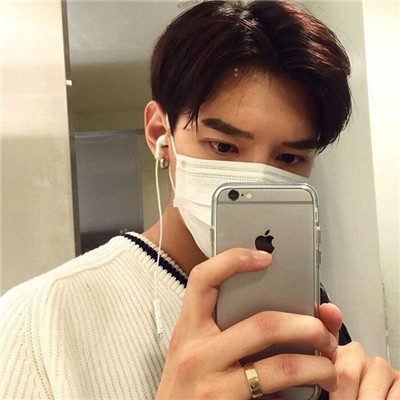 反正就很帅的小哥哥头像图片 什么牵制我我就放弃什么.