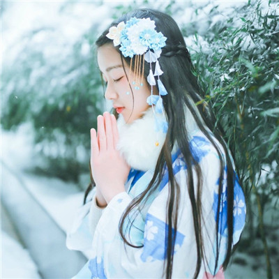 最新2022梦幻蓝唯美有意境女生头像 是谁在明月下独奏一曲离殇