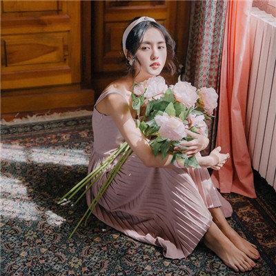 唯美有意境粉色女生头像2022 待你长发飘飘我就咔嚓一刀