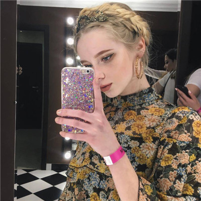 最新版2022女生超拽霸气手机控头像 解脱不是说出来的那么容易