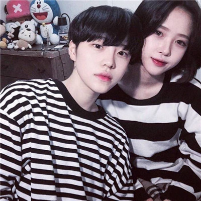 韩国个性简单情侣头像高清2022 吃货是一想到吃就会觉得饿