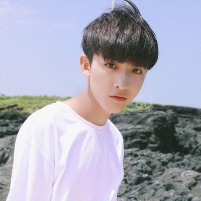 2022微信帅哥头像清新帅气有个性 一路撒着小星星向你靠近