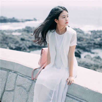 小清新2022唯美长发女生头像 请别以为你的爱有多么高贵