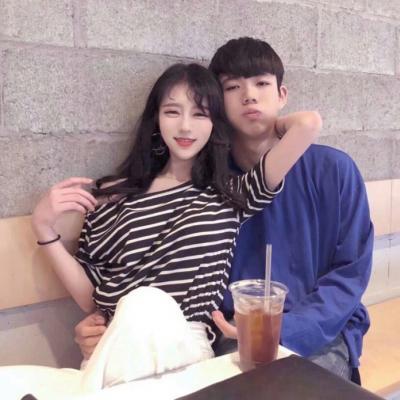 2022最新情侣头像韩范一对 微不足道的是我依然还爱着你