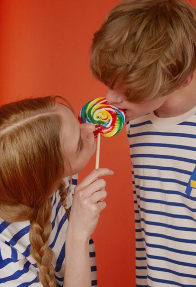 好看的情侣微信空间皮肤欧美风 明人不说暗话我喜欢你