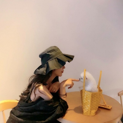 最新女生抱宠物的微信头像 2022女生头像大全可爱好看