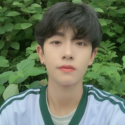 最新微信兄弟头像男生一人一张 你是唯一万物不及