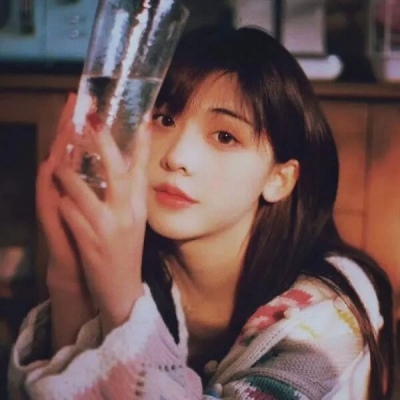 个性唯美复古女生微信微信头像 在别人的故事里流着自己的眼泪