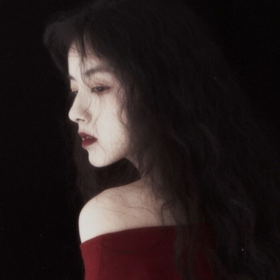 很丧很伤感的忧郁微信微信头像 入秋就别再提夏天的事了 