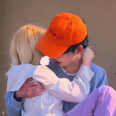 情侣头像一男一女情头真人超浪漫 你要忘记过去种的花去爱有结果的树