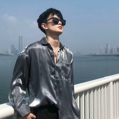 霸总气质超酷的男生微信头像 不动声色的情况下要比任何人都努力