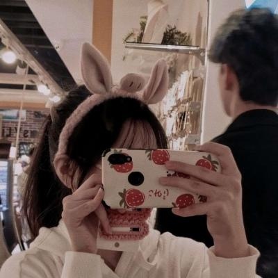 2023很日常的甜蜜情侣头像不露脸 最新最潮流的不露脸日常潮流情头