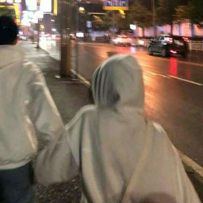 情侣头像一男一女情头真人甜蜜2023版 夕阳被揉碎跃入无尽人海