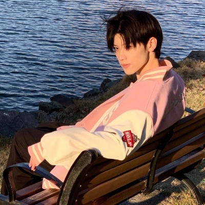 微信阳光男生帅气头像大全最新 好好生活这世间温柔在等着你