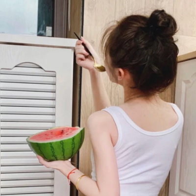 2023夏季吃瓜女孩魅力清纯真人头像 夏季从日落那一刻开始想你