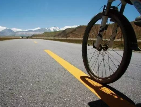 骑行发朋友圈的精美句子 骑行兜风散心的文案