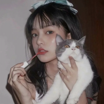 女生抱动物头像可爱萌2023最新 你一定是某个人翘首以盼的惊喜