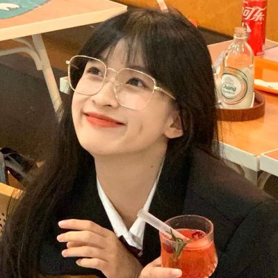 多风格好看的美女头像很气质 人从悲伤中落落大方走出来就是艺术家