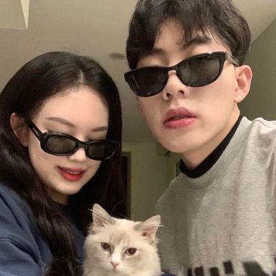 2023最新版情侣头像一男一女成熟 真正爱你的人总怕给你的不够