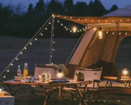 第一次户外露营的唯美句子 草坪露营的优美句子