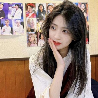 氛围感十足的纯欲女生好看的头像  我们普通又独特千篇一律又不可复制