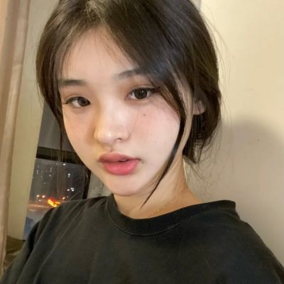 2023甜妹怼脸自拍女头网图合集 星空在璀璨的夏梦里转动