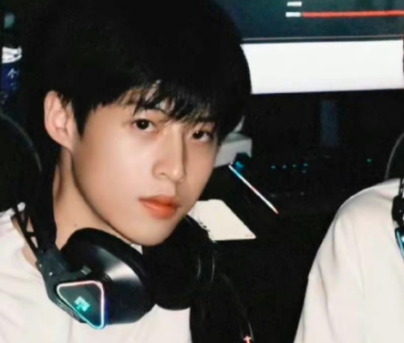 超拽狠心个性签名潇洒 超拽洒脱的个性签名 超拽狠心个性签名潇洒 超拽洒脱的个性签名