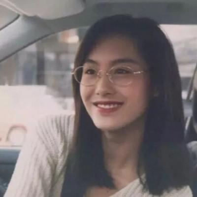 超级搞怪的女生头像可爱很赞 ⽣活就是我们隔着朋友圈相互羡慕