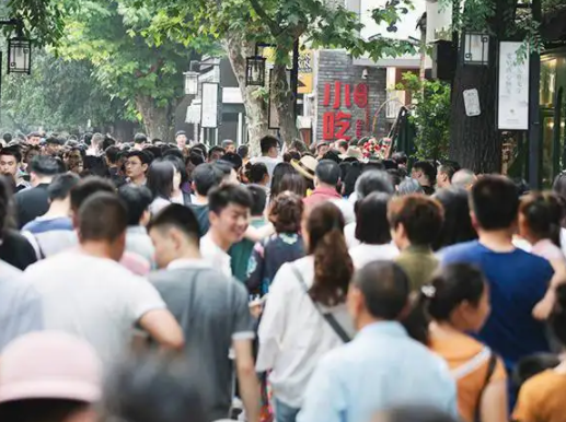 景区人山人海的说说 吐槽假期旅游人多的文案