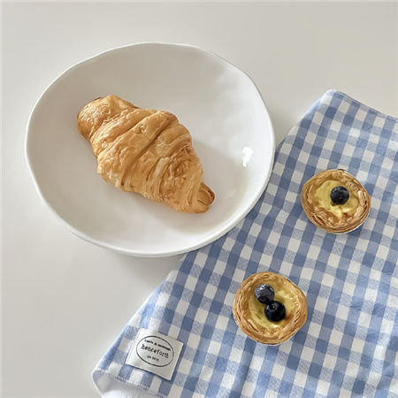 干净温柔温暖的配图2023 做个少女心里藏诗脸上抹奶油